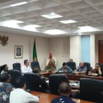 Gubernur dan Pemkab SBB Rapat Bahan PT. SIM