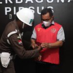 Diduga Kendalikan Dana APBD, Eks Bupati KKT “PF” Resmi Ditahan Kejaksaan