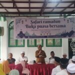 Pemkot Ambon Bagikan 100 Paket Sembako di Masjid Nurul Iman, Ely Toisutta Ajak Warga Jaga Kebersihan Kota