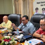 Wagub Maluku Buka Rakor Evaluasi PAD 2025: Dorong Digitalisasi dan Sinergi untuk Wujudkan Kemandirian Fiskal