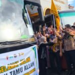WALI KOTA LEPAS KEBERANGKATAN 461 JCH AMBON DI MASJID AL-FATAH